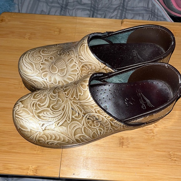 Dansko Shoes - Dansko